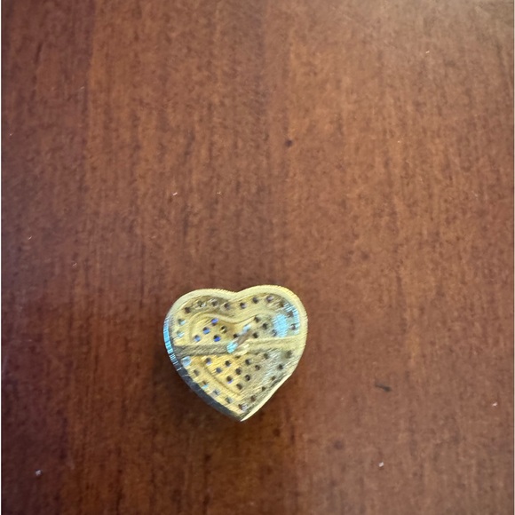 HEART SHAPED CUBIC ZIRCONIA PAVE STUD  GOLD TONE Beautiful EARRINGS - Picture 6 of 7